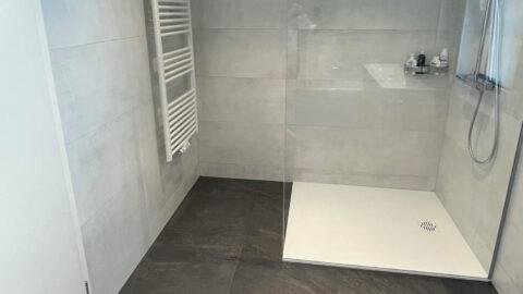 Komplettsanierung Badezimmer, barrierefreie Dusche, Linz - BICHLER Installation & Sanitär GmbH