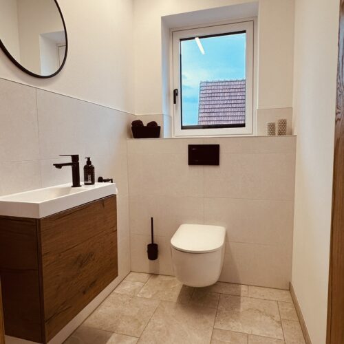 weißes WC mit WB Unterschrank