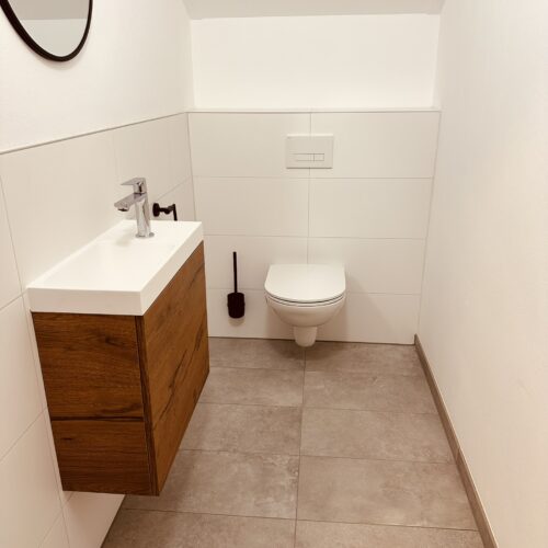 weißes wc mit WB Unterschrank