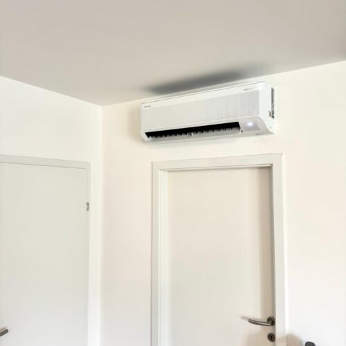 Klima Innengerät über Tür