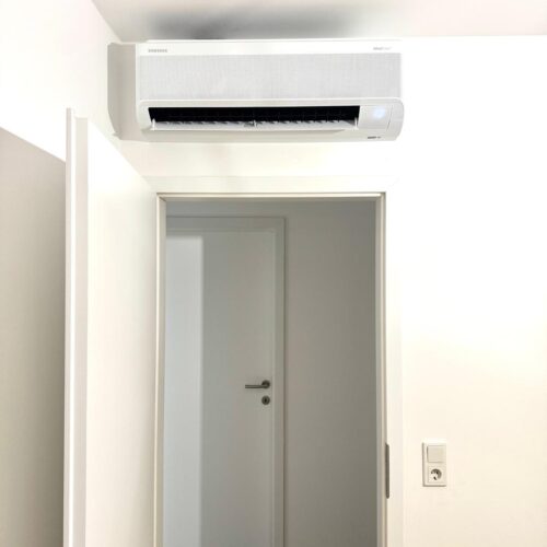 Klimaanlage im Innenraum über Tür